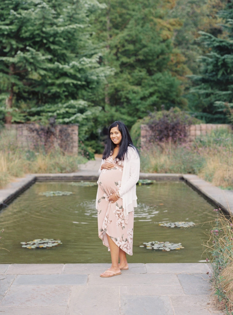 Rochester, NY pregnancy photographer | garden maternity session