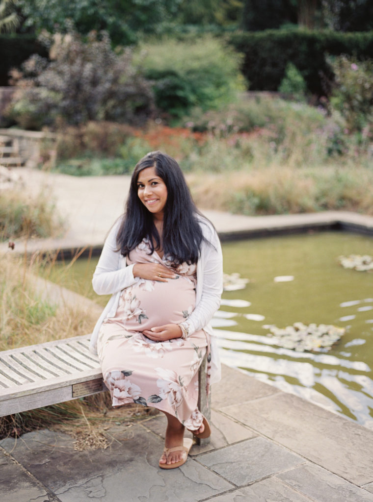 Rochester, NY pregnancy photographer | garden maternity session