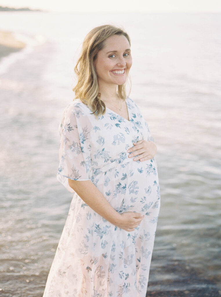 rochester, ny summer maternity session on lake ontario