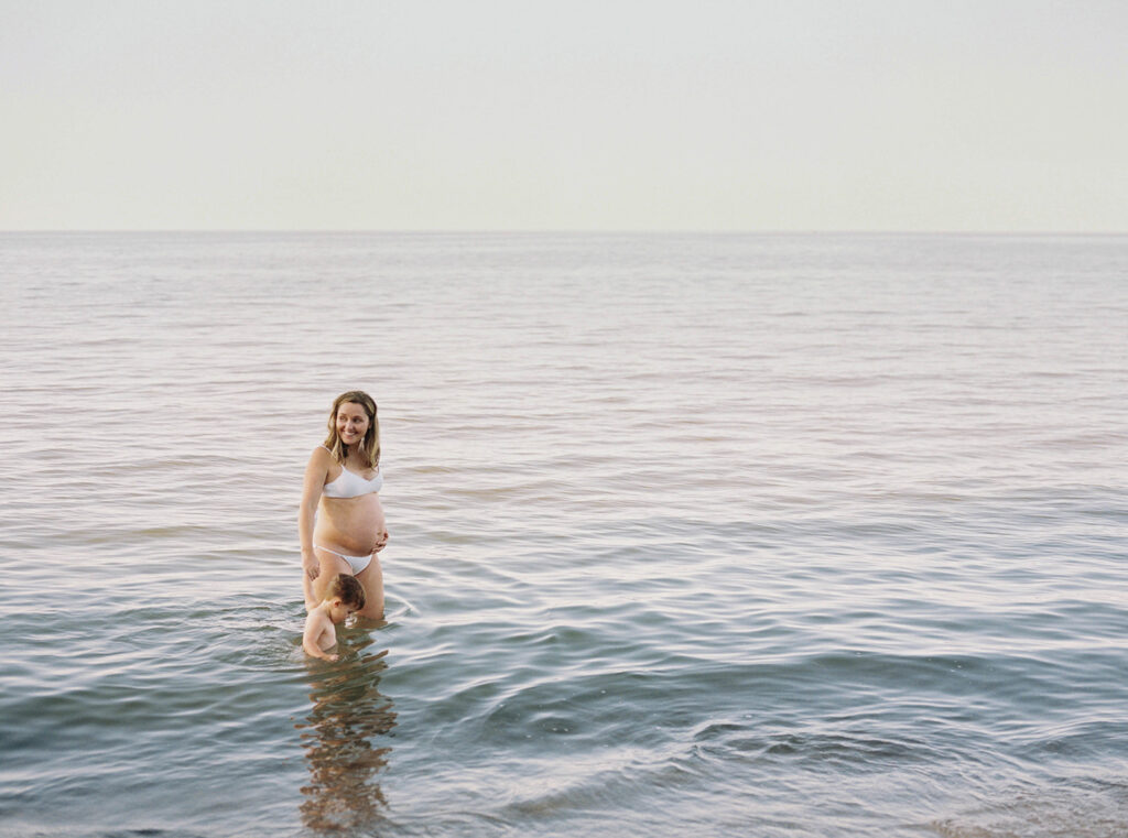 rochester, ny summer maternity session on lake ontario